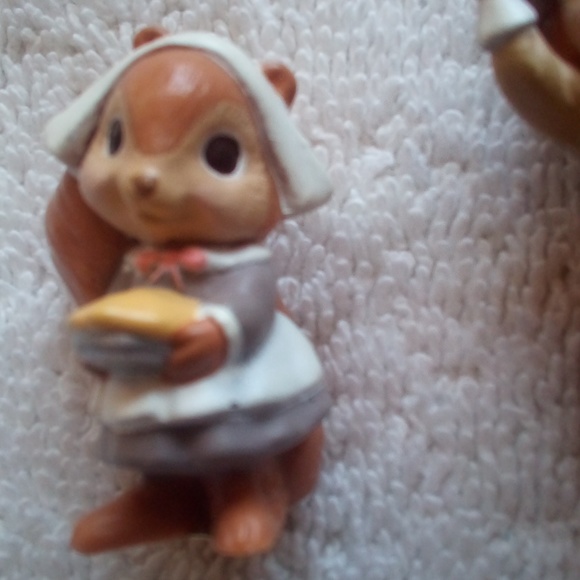 Pilgrim Squirrels - Picture 3 of 4